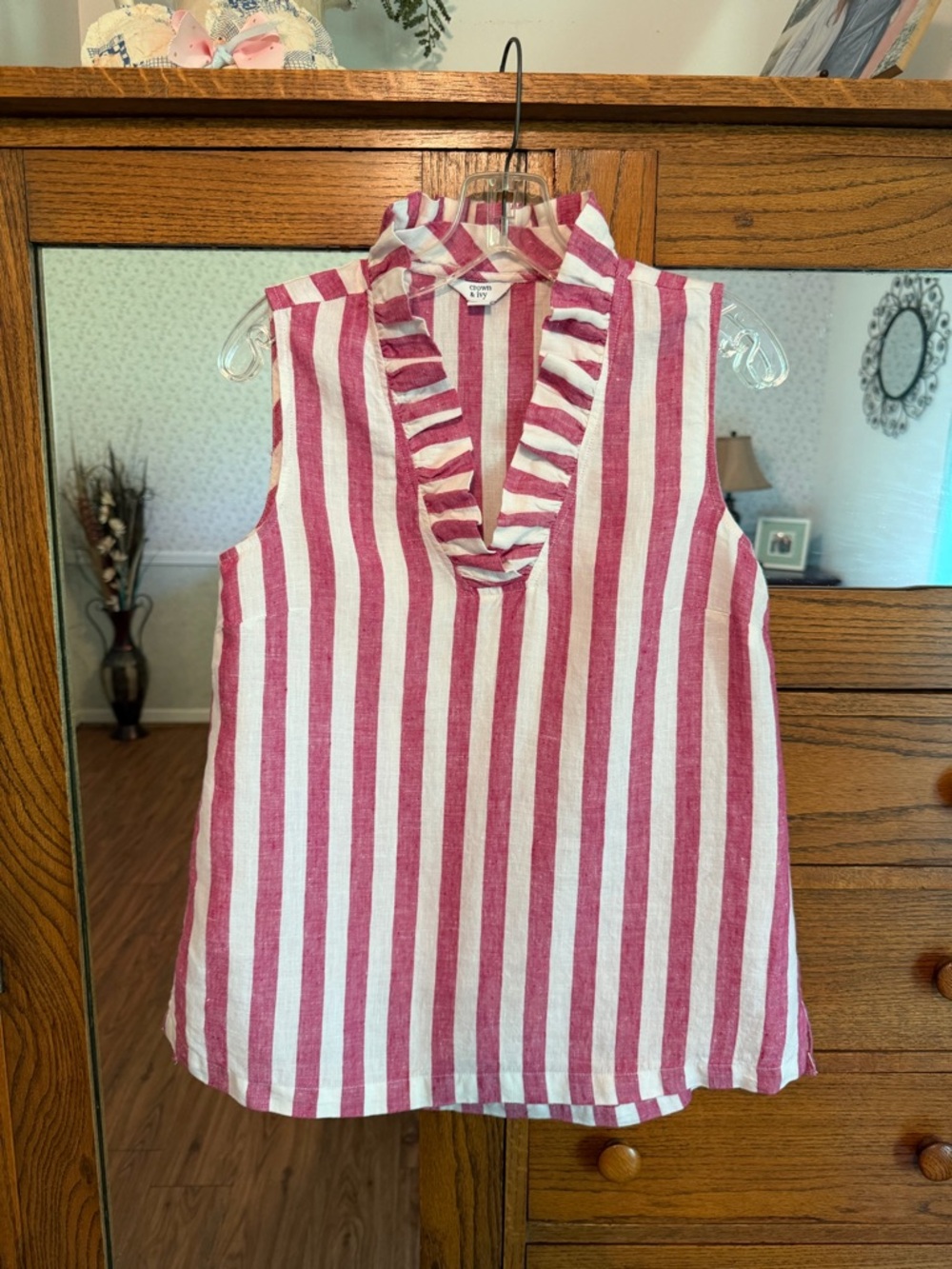 Sleeveless Red/White Linen M Top  & Earrings